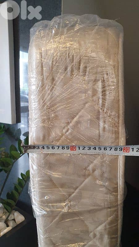 فرشة عدد ١ Titanium series D شبه جديد كتير نضيف طول١٨٠ عرض ٨٠ سماكة ٢٠ 10