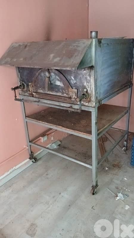 عدة فرن  ومطعم كاملة للبيع بسعر مغري 4