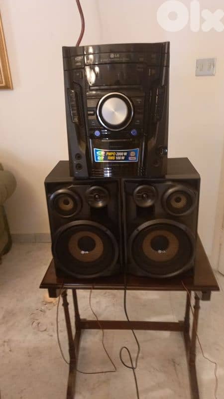 ستيريو مستعمل بس انظيف  الفين واط Aux w cd w k7. 0