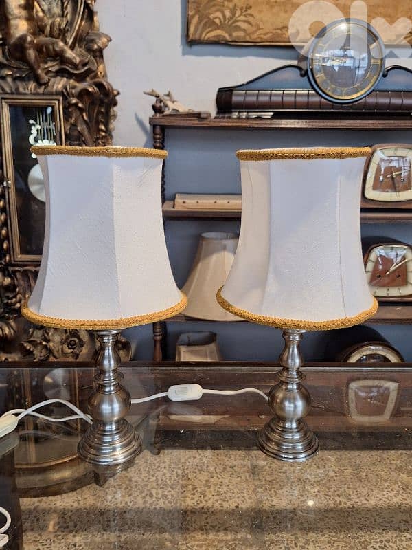 pair of english small lamps 2