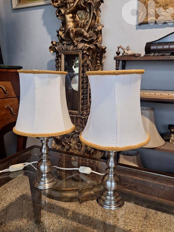 pair of english small lamps 3
