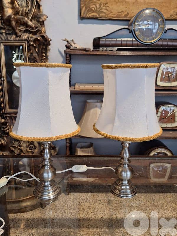 pair of english small lamps 2