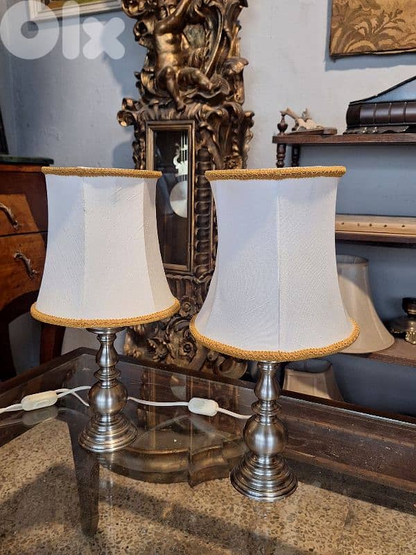 pair of english small lamps 3