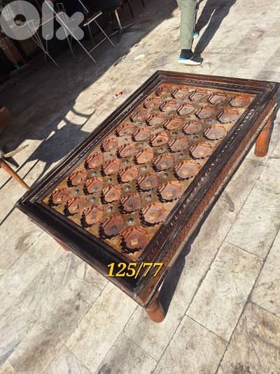 طاولة صالون وجه حفر انتيك قديمة رائعة جدا ومميزة