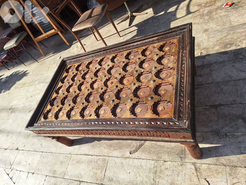 طاولة صالون وجه حفر انتيك قديمة رائعة جدا ومميزة 2