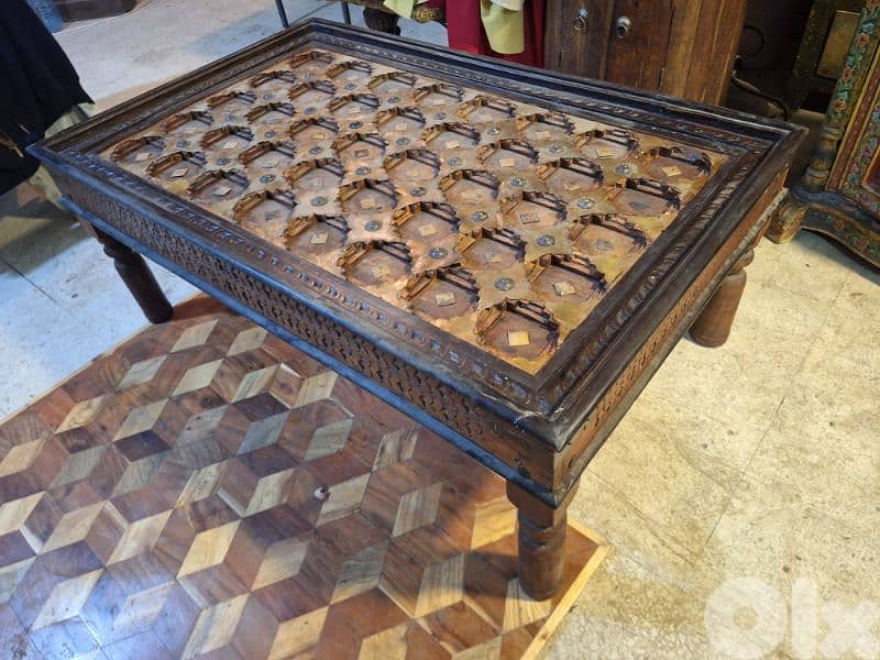 طاولة صالون وجه حفر انتيك قديمة رائعة جدا ومميزة 3