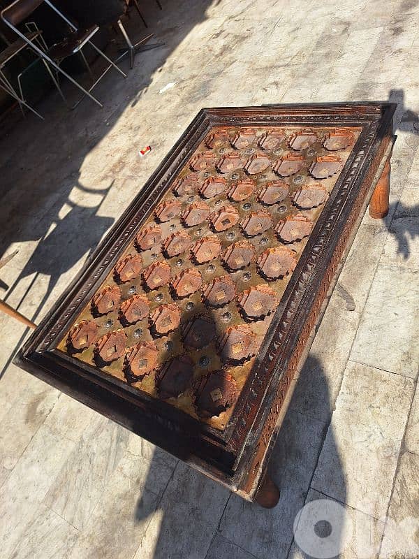 طاولة صالون وجه حفر انتيك قديمة رائعة جدا ومميزة 4