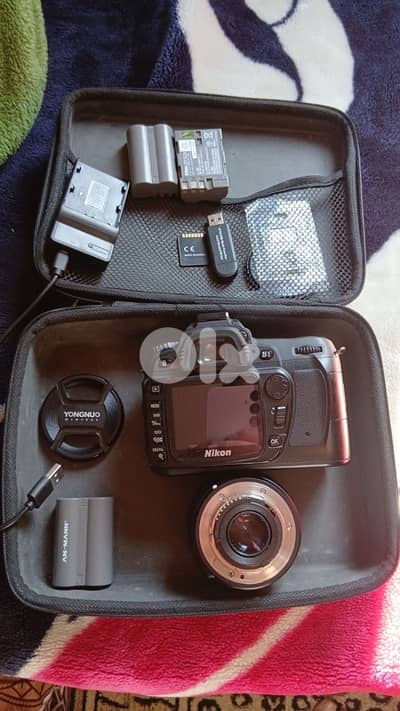 Nikon D90 DSLR camera