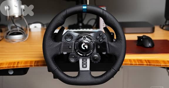 Logitech G923 (PC, PlayStation, and Xbox)