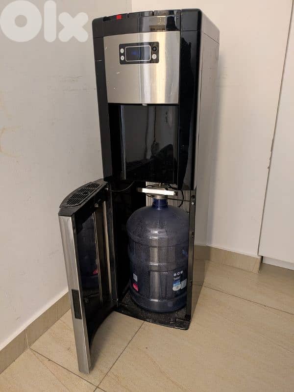 Aqualux Water-dispenser bottom load - Black Color 1