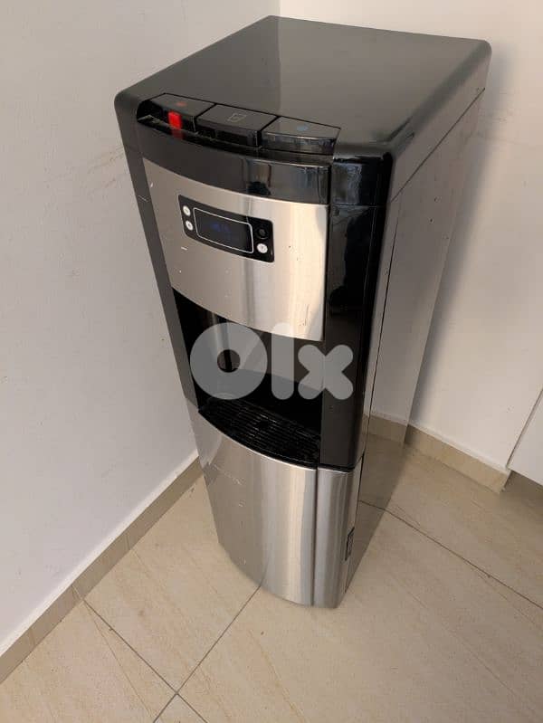 Aqualux Water-dispenser bottom load - Black Color 2