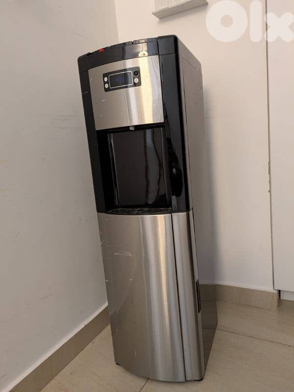 Aqualux Water-dispenser bottom load - Black Color 3