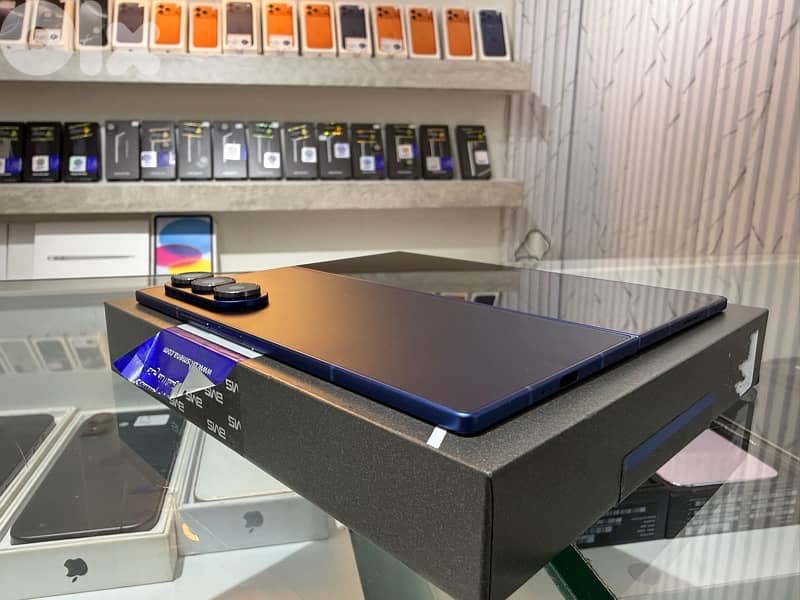 Samsung Z Fold 7 256Gb Like New: - BMS WARRANTY 2