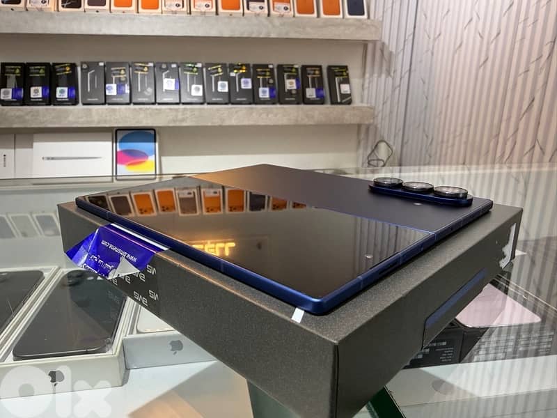 Samsung Z Fold 7 256Gb Like New: - BMS WARRANTY 3