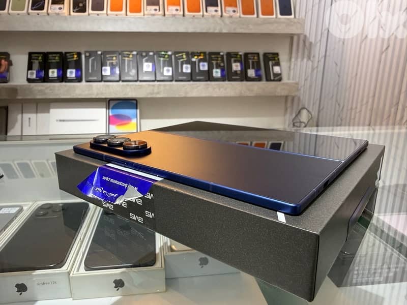 Samsung Z Fold 7 256Gb Like New: - BMS WARRANTY 4