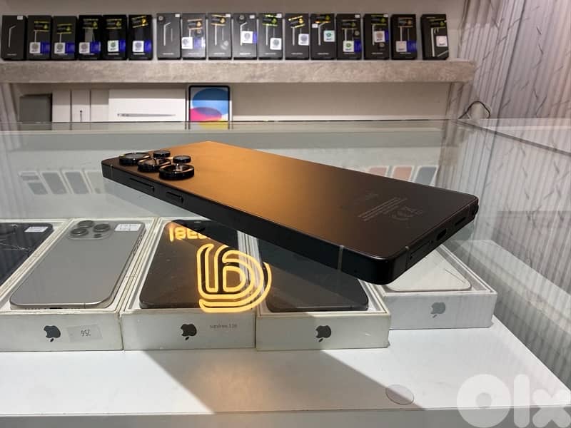 Samsung S25 Ultra 256Gb Like New: BMS WARRANTY - New Color (Jet Black) 3