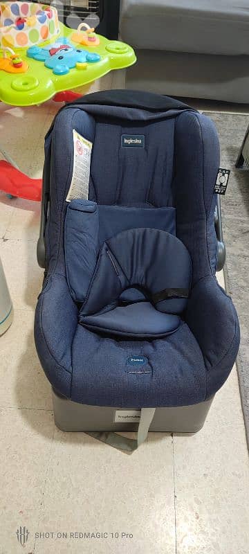 Car seat with youpala and sensitizer