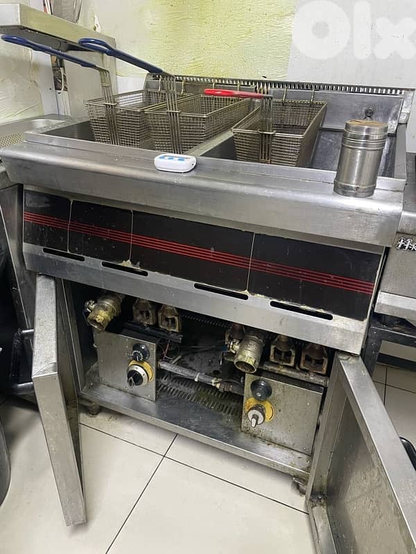 fully equiped restaurant for sale ( with all the decoration ) 5