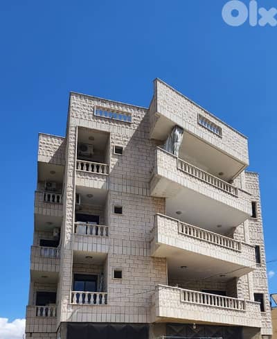 للبيع منطقة البقاع ابلح غربي أرض مساحة 2,721 ومبنى 4 طوابق مساحة 1,868