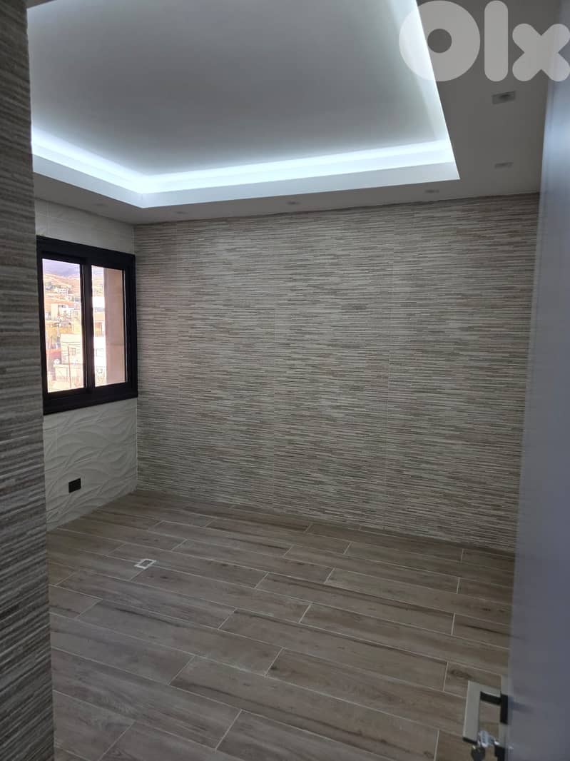 للبيع منطقة البقاع ابلح غربي أرض مساحة 2,721 ومبنى 4 طوابق مساحة 1,868 11