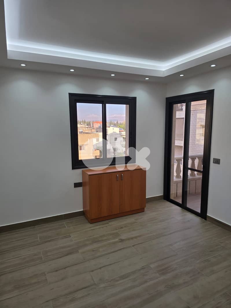 للبيع منطقة البقاع ابلح غربي أرض مساحة 2,721 ومبنى 4 طوابق مساحة 1,868 12