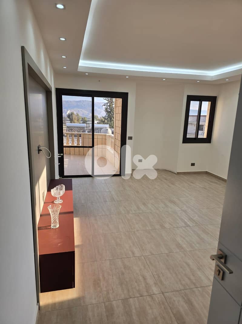 للبيع منطقة البقاع ابلح غربي أرض مساحة 2,721 ومبنى 4 طوابق مساحة 1,868 16