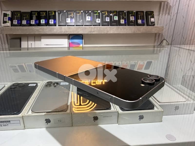 Samsung Z Flip 6 256Gb Very Clean Condition: - Mint Condition 2