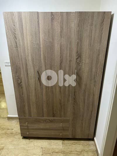خزانة ثلاث درف 120 سم ملبسة بالكامل من برا وجوا كلا رفوف