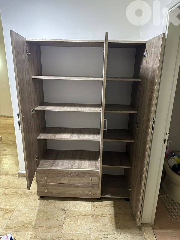 خزانة ثلاث درف 120 سم ملبسة بالكامل من برا وجوا كلا رفوف 1