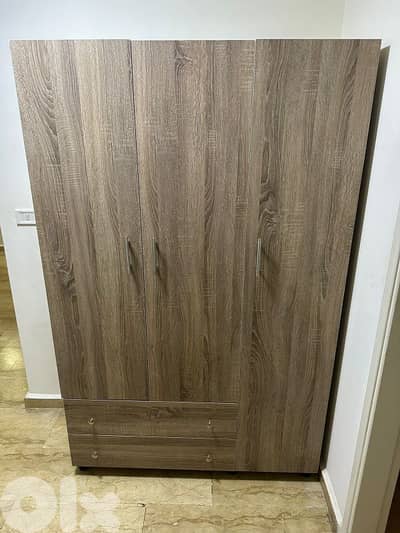 خزانة ثلاث درف حجم وسط عرض 120 سم