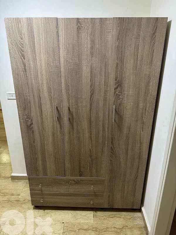 خزانة ثلاث درف حجم وسط عرض 120 سم 0