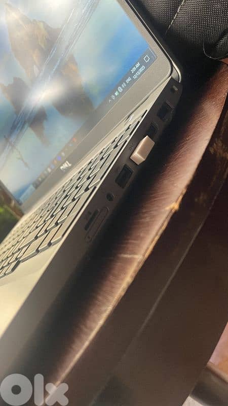 Dell Latitude 5511 2