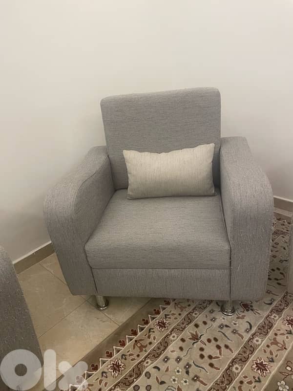 saloon used in a good condition 2