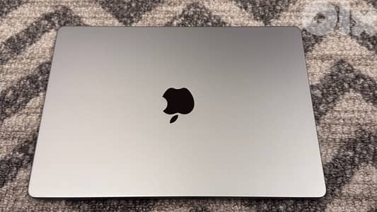 Macbook Pro M2 Pro (512 GB 16 RAM) Very Clean