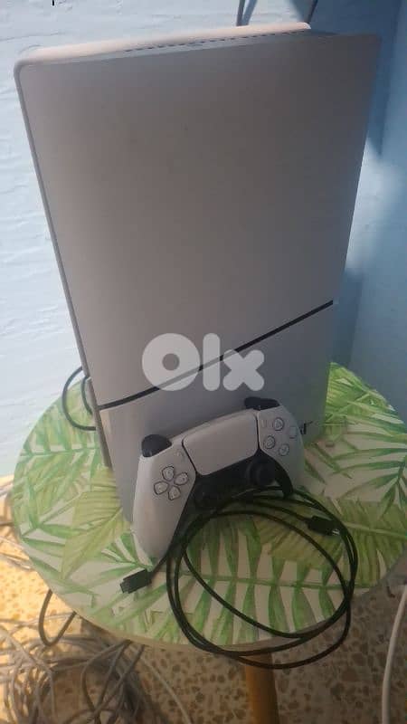 playstation 5 slim 1 tb like new 2