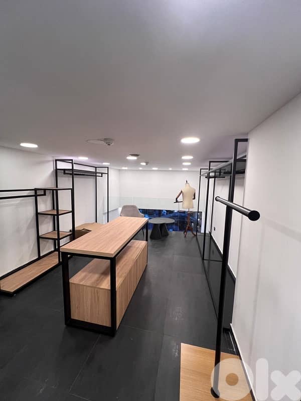 ستندات عرض ملابس للمحلات – بحالة ممتازة 4