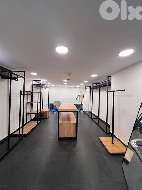 ستندات عرض ملابس للمحلات – بحالة ممتازة 6