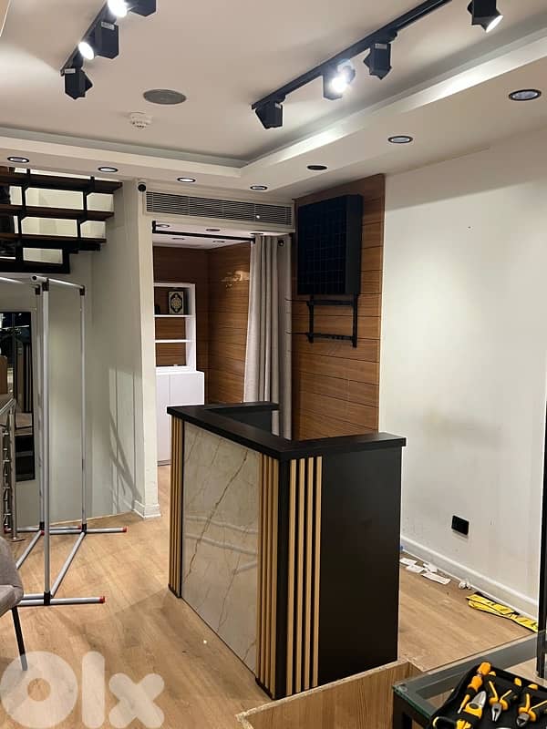 ستندات عرض ملابس للمحلات – بحالة ممتازة 8