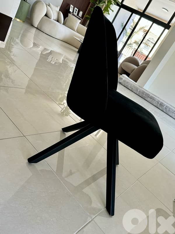 dining table with 6 chaires 1