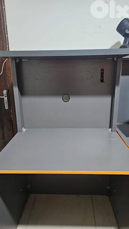 Gaming Desk LIKE NEW 4