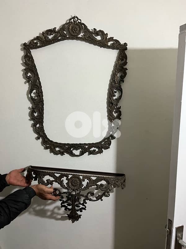 table tv and mirro border 0