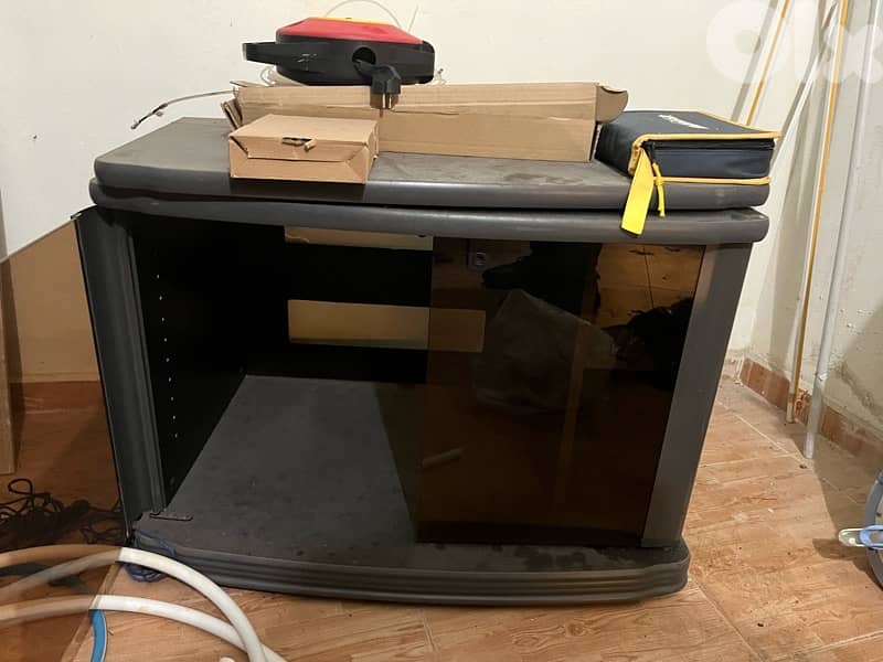 table tv and mirro border 1