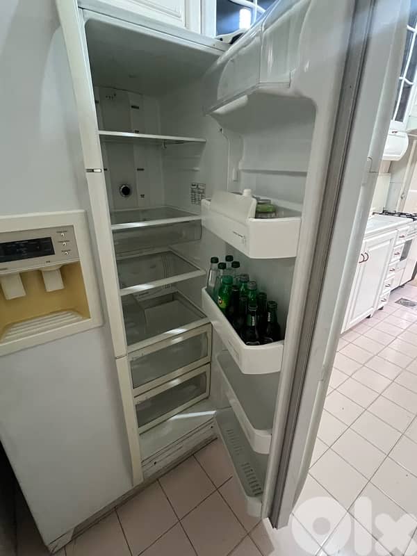 white samsung Fridge - Stove and oven + free microwave 0