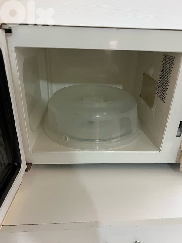 white samsung Fridge - Stove and oven + free microwave 5