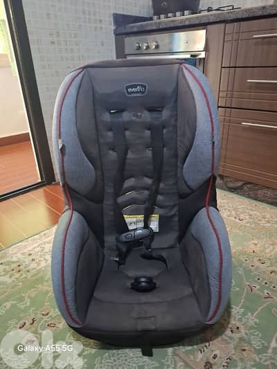 عرباية مع كرسي سيارة للبيبي