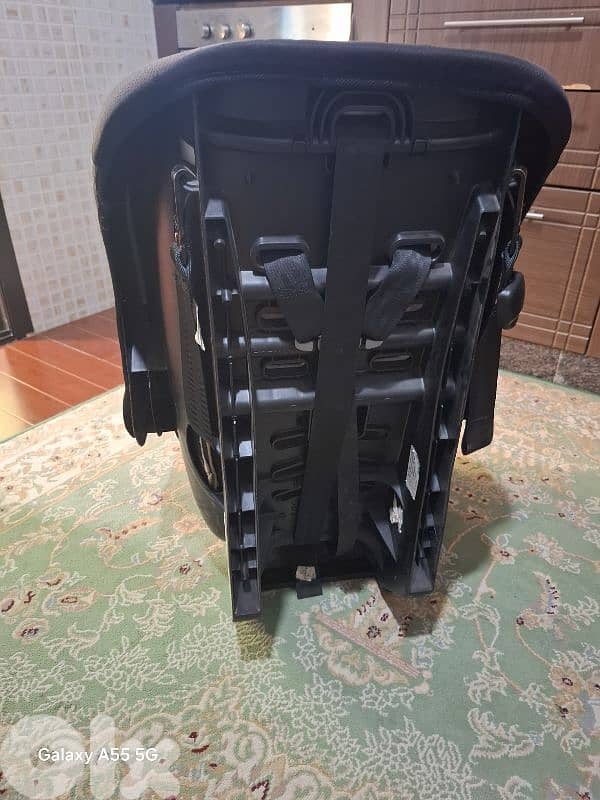 عرباية مع كرسي سيارة للبيبي 3