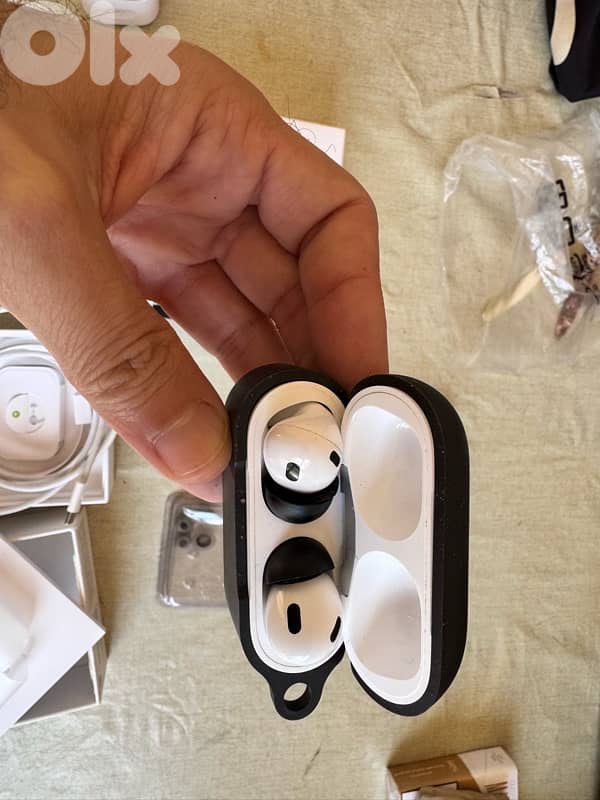 Airpods 2 pro type c with wireless mophi charger 1