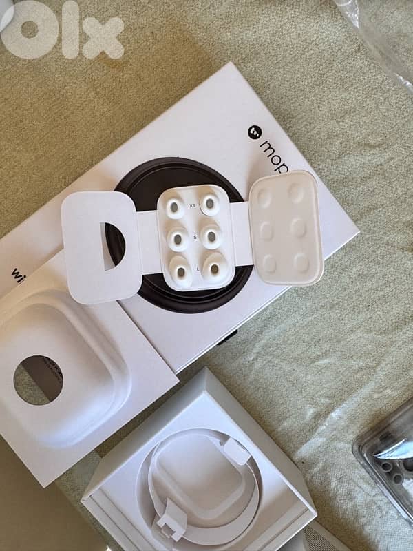 Airpods 2 pro type c with wireless mophi charger 4