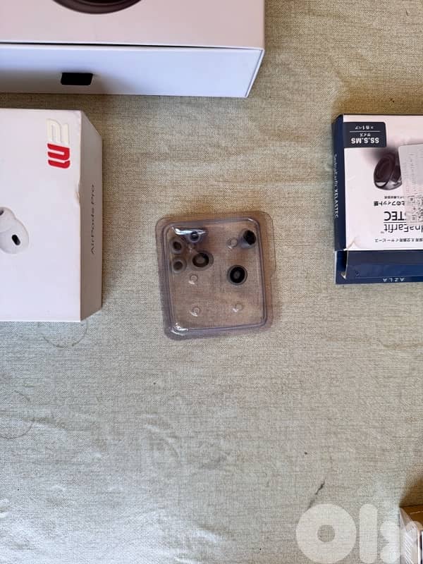 Airpods 2 pro type c with wireless mophi charger 6