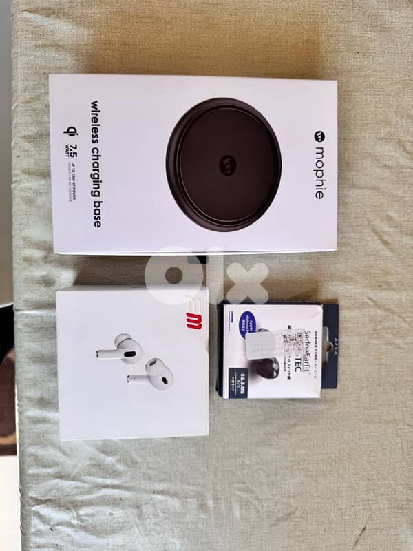 Airpods 2 pro type c with wireless mophi charger 8